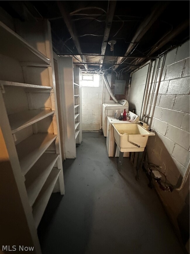 Building Photo - 1234 Sackett Ave