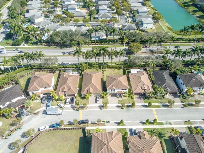 Building Photo - 139 NE 27th Terrace