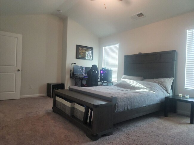 Building Photo - 405 Eclipse Ln