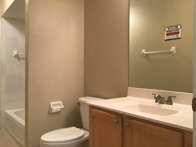 Building Photo - 5731 NW Zenith Dr
