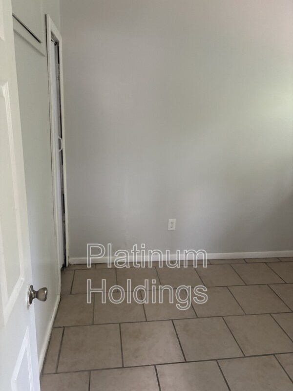 Building Photo - 1037 Neville Ave