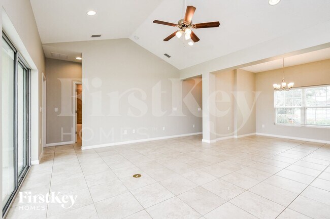 Building Photo - 2466 Altoona Ave