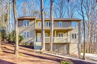 Building Photo - River Hills: 3 BR with 2 Full & 2 Half Baths