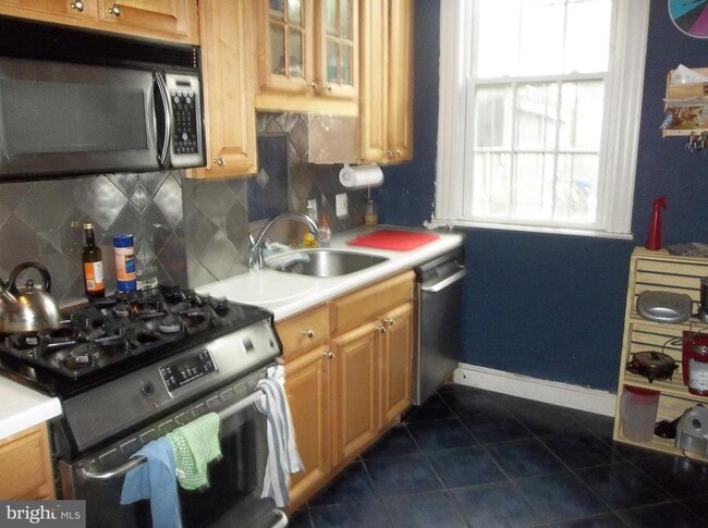 Building Photo - 623 Morris Pl NE