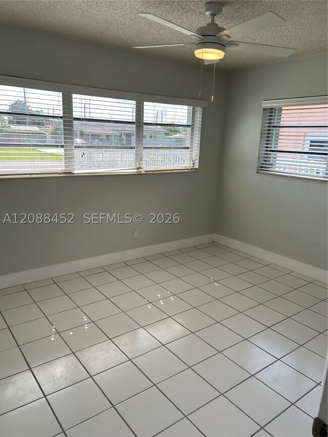 Building Photo - 5372 W 4th Ln