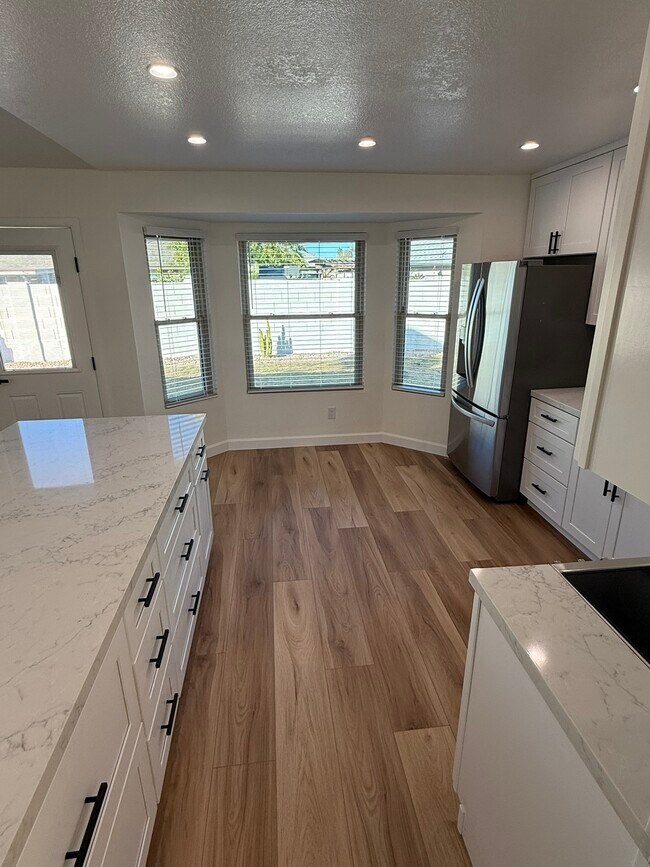 Building Photo - 3624 W Elgin St