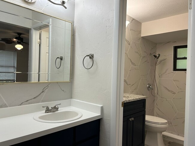 Building Photo - Water view - Pool home