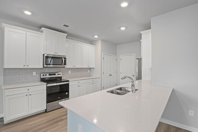 Building Photo - 2106 Cadenza Cir