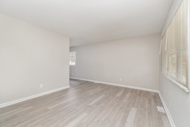 Building Photo - 815 Norwood Dr