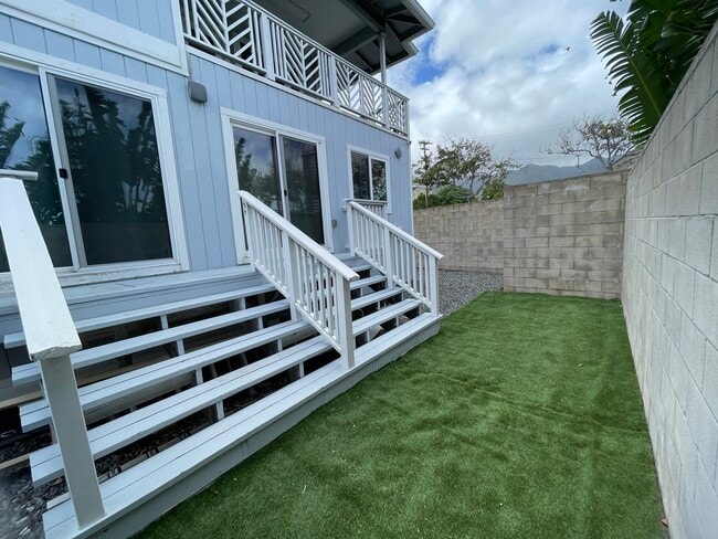 Building Photo - 6153 Kalaniana?ole Hwy