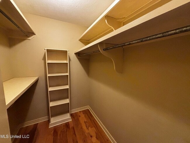 Building Photo - 232 Boxwood Cir