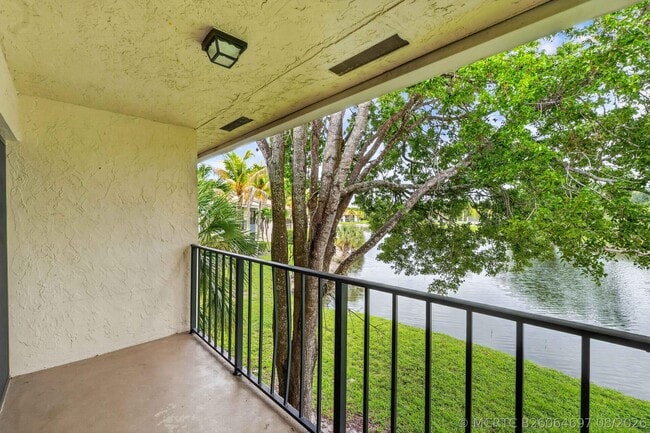 Building Photo - 1543 Lake Crystal Dr