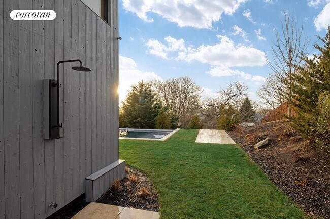 Building Photo - 21 S Edin St