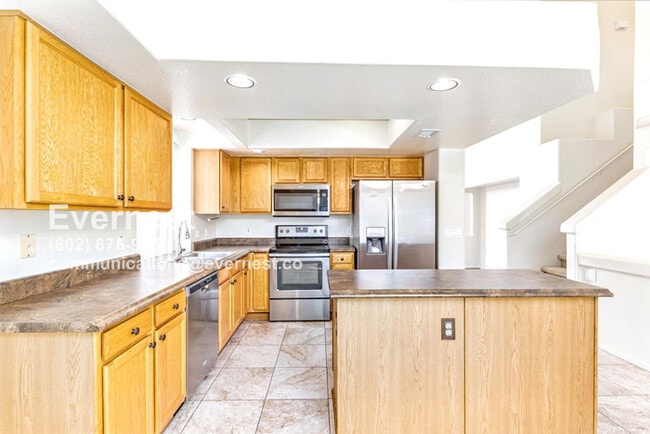 Building Photo - Lovely 3-Bedroom Home with Spacious Layout...