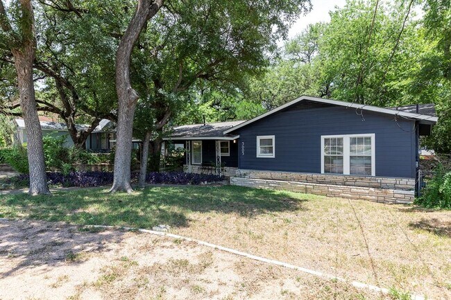 Building Photo - 3005 Menchaca Rd