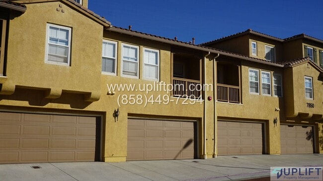 Building Photo - 2 Bed, 3 Bath Townhome Near Parks, Shoppin...