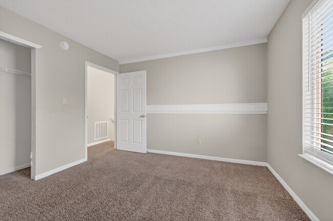 Building Photo - Light-Filled Fishers Home with Fenced Yard