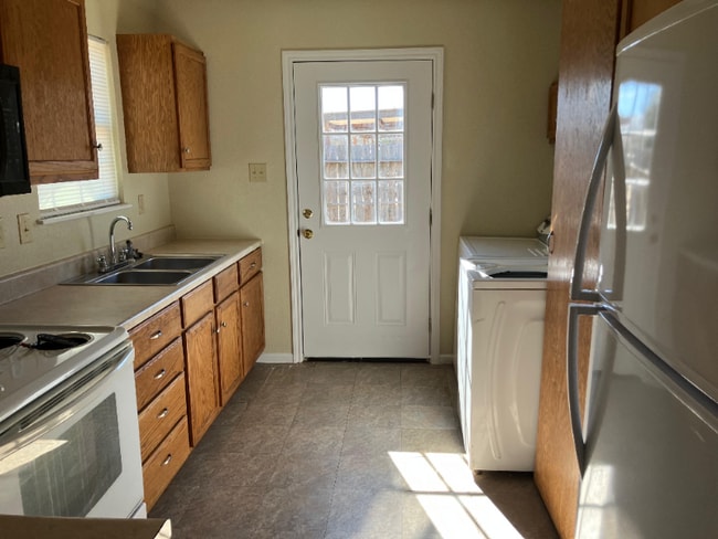 Building Photo - 504 Cantrell Ave