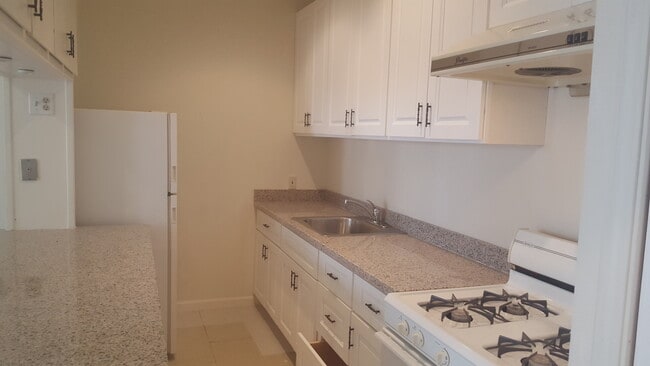 Building Photo - Victorian one bedroom apartment in Noe Val...