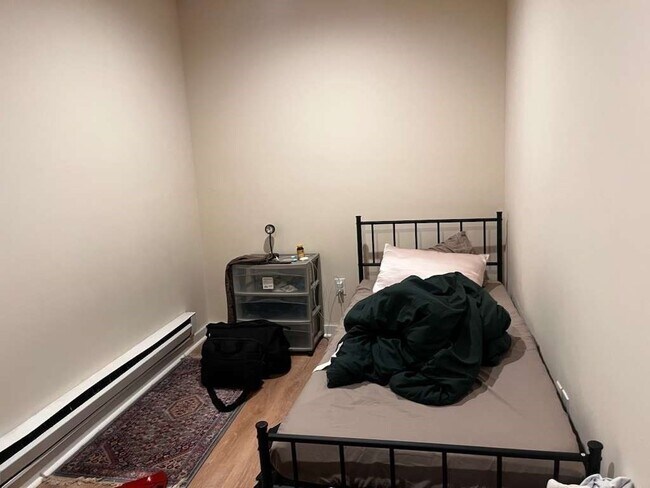 Building Photo - 452 Park Dr