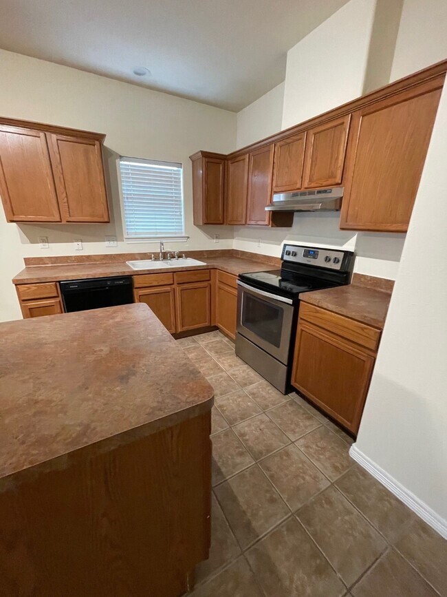 Building Photo - 10235 Berry Hill Ln