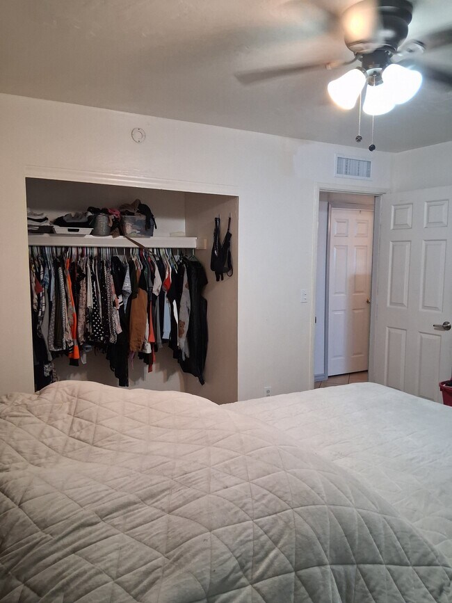 Building Photo - 7205 E Bellingham Dr
