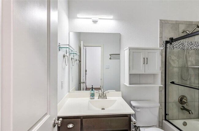 Building Photo - 3405 Venezia View