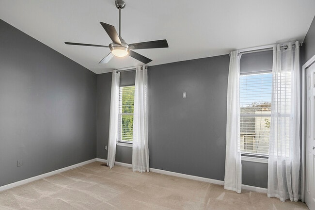 Building Photo - 1 Lanhill Ct