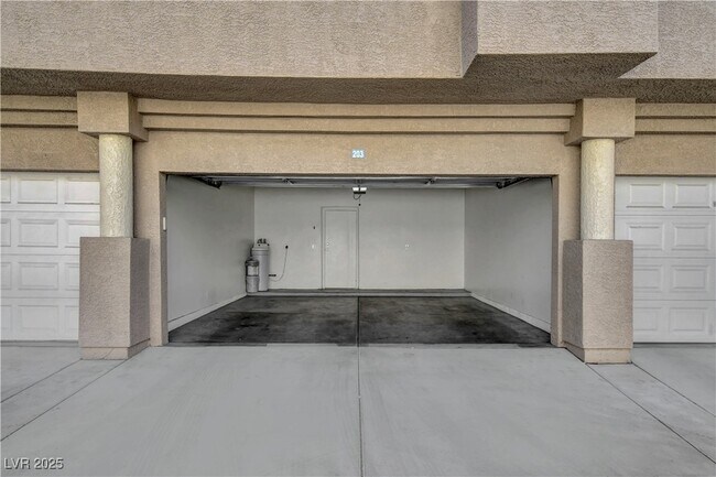 Building Photo - 2052 Jade Creek St