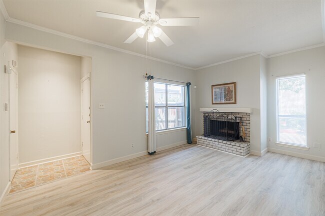 Building Photo - 726 Bering Dr