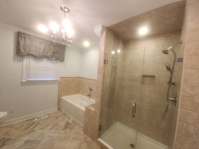 Building Photo - Incredible Spacious Home in Five Lakes!