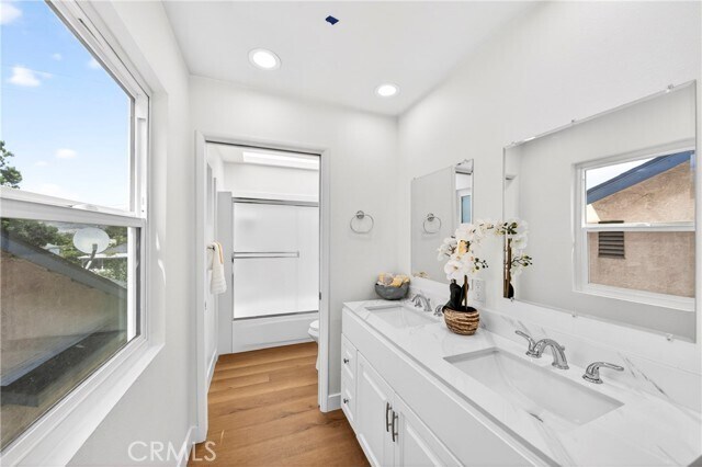 Building Photo - 7552 Thousand Oaks Dr