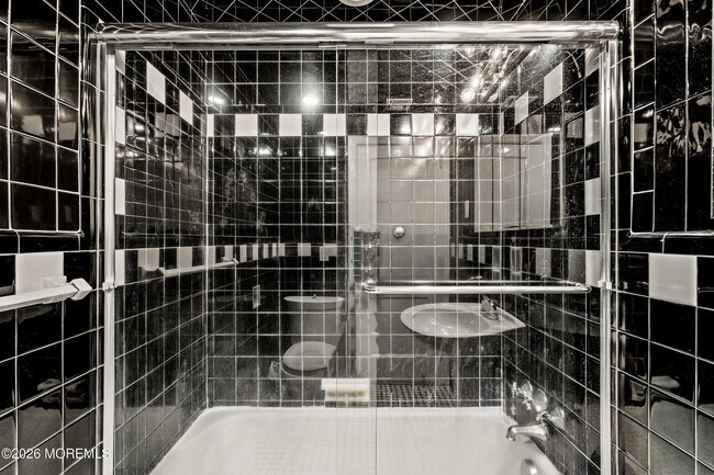 Building Photo - 608 Corlies Ave