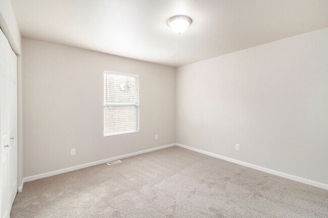 Building Photo - Newer Home near Outstanding Schools!