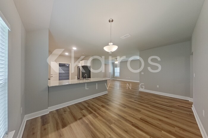 Building Photo - 22877 Balsam Dr