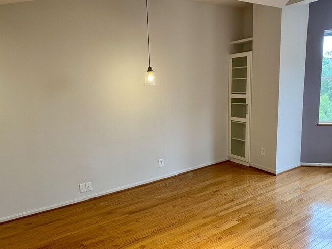 Building Photo - 1415 Chapin St NW