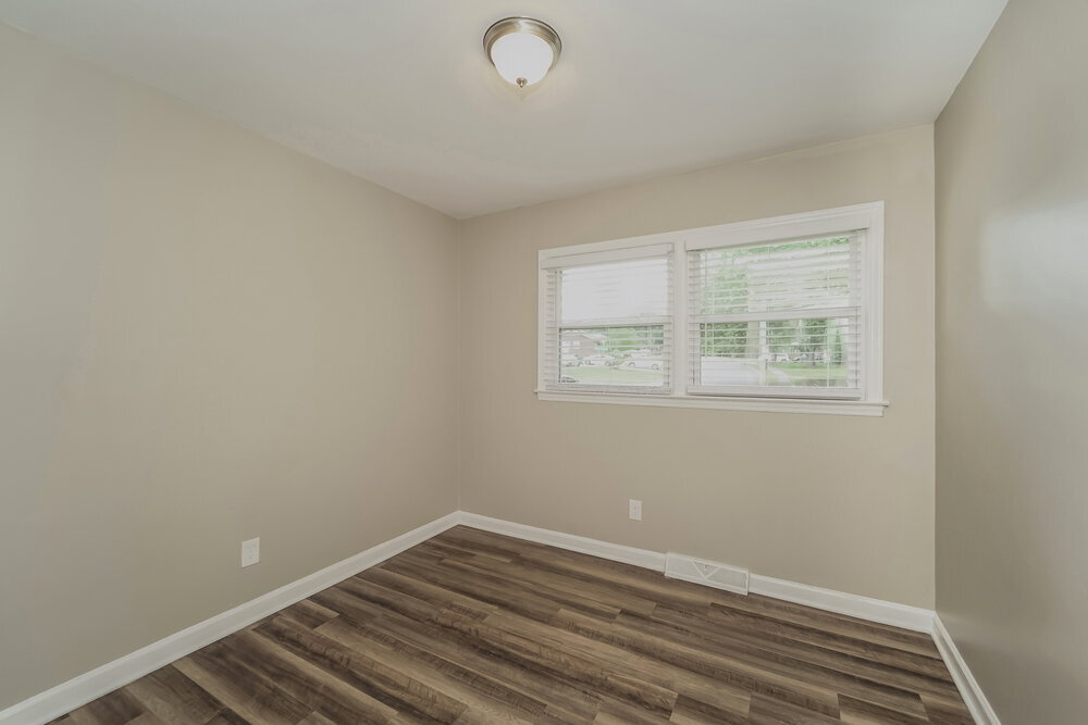 Building Photo - 4700 Hidden Valley Rd