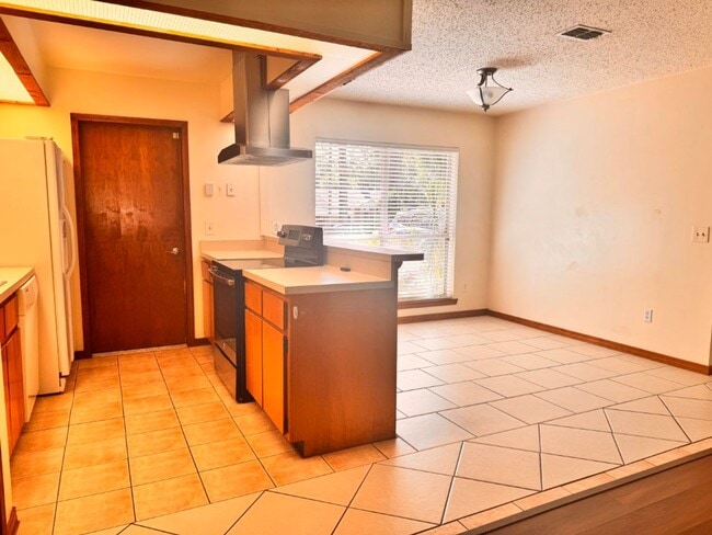 Building Photo - RENTAL