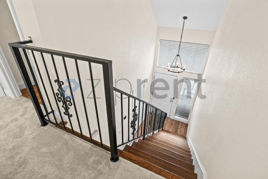 Building Photo - Unit