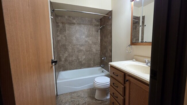 Building Photo - Spacious 2-Bedroom Townhouse w/ Water Incl...