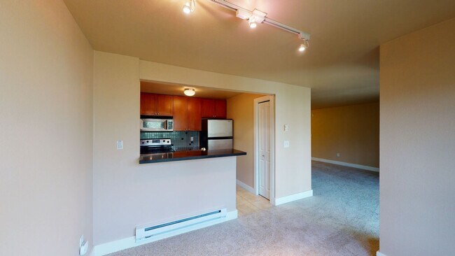 Building Photo - Gold Pointe condo!  2 Bed, 2 Bath Condo w/2 parking spaces, MOVE IN SPECIAL - Available NOW!