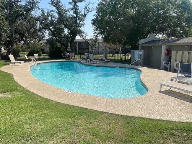 Building Photo - 100 Lido Cir