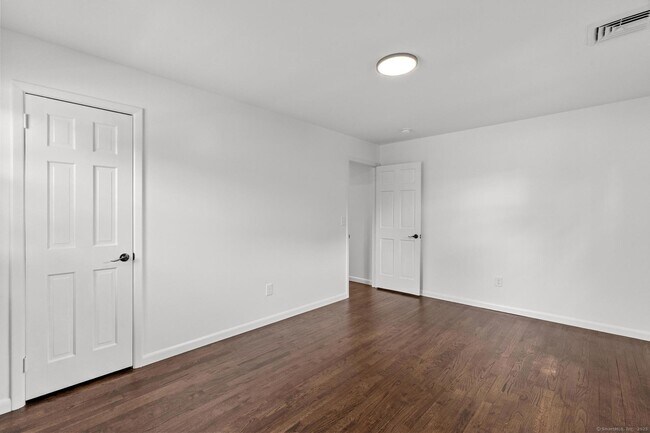 Building Photo - 36 Fuller Dr