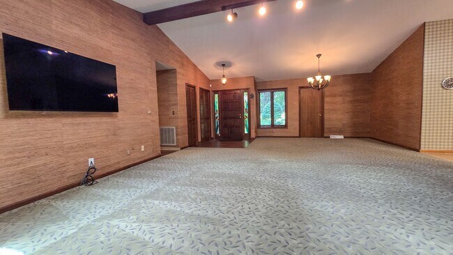 Building Photo - 632 Browning Pl