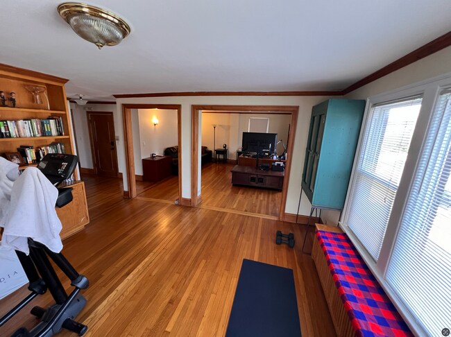 Building Photo - Move In June 1st 2026! 2 Bedroom 2 bath - Pet's OK - Wilmette