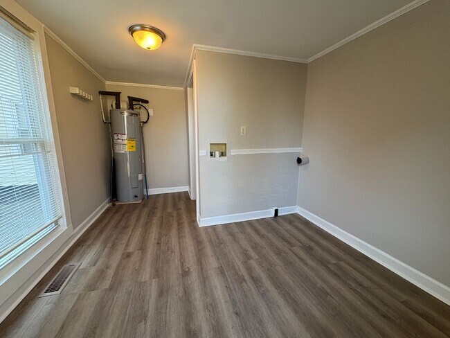 Building Photo - 3 Bedroom, 1 Bathroom House in Reidsville!