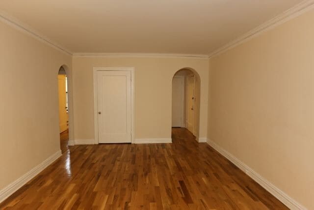 Building Photo - 430 W Roscoe St