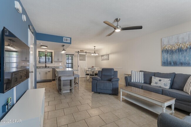 Building Photo - 164 Robin Ln