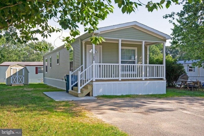 Building Photo - 123 Carnation Dr