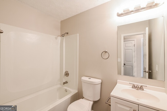 Building Photo - 3865 Scarsborough Dr SW